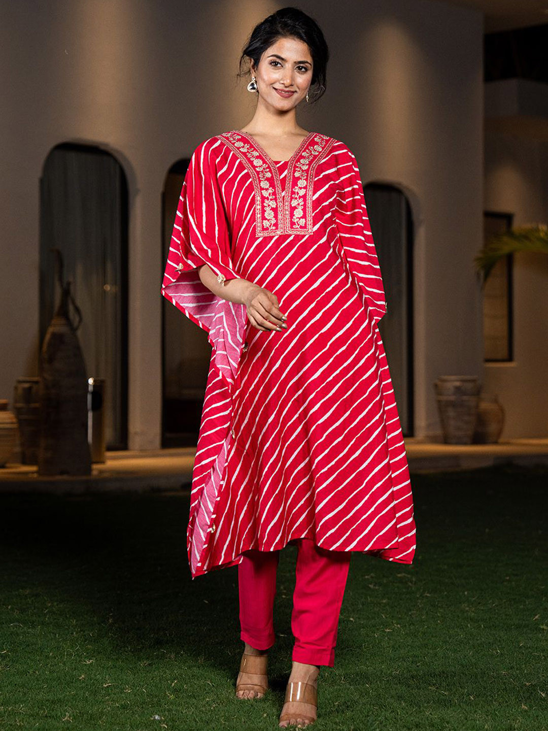 

Yufta Women Leheriya Printed Regular Thread Work Kurta with Trousers, Pink
