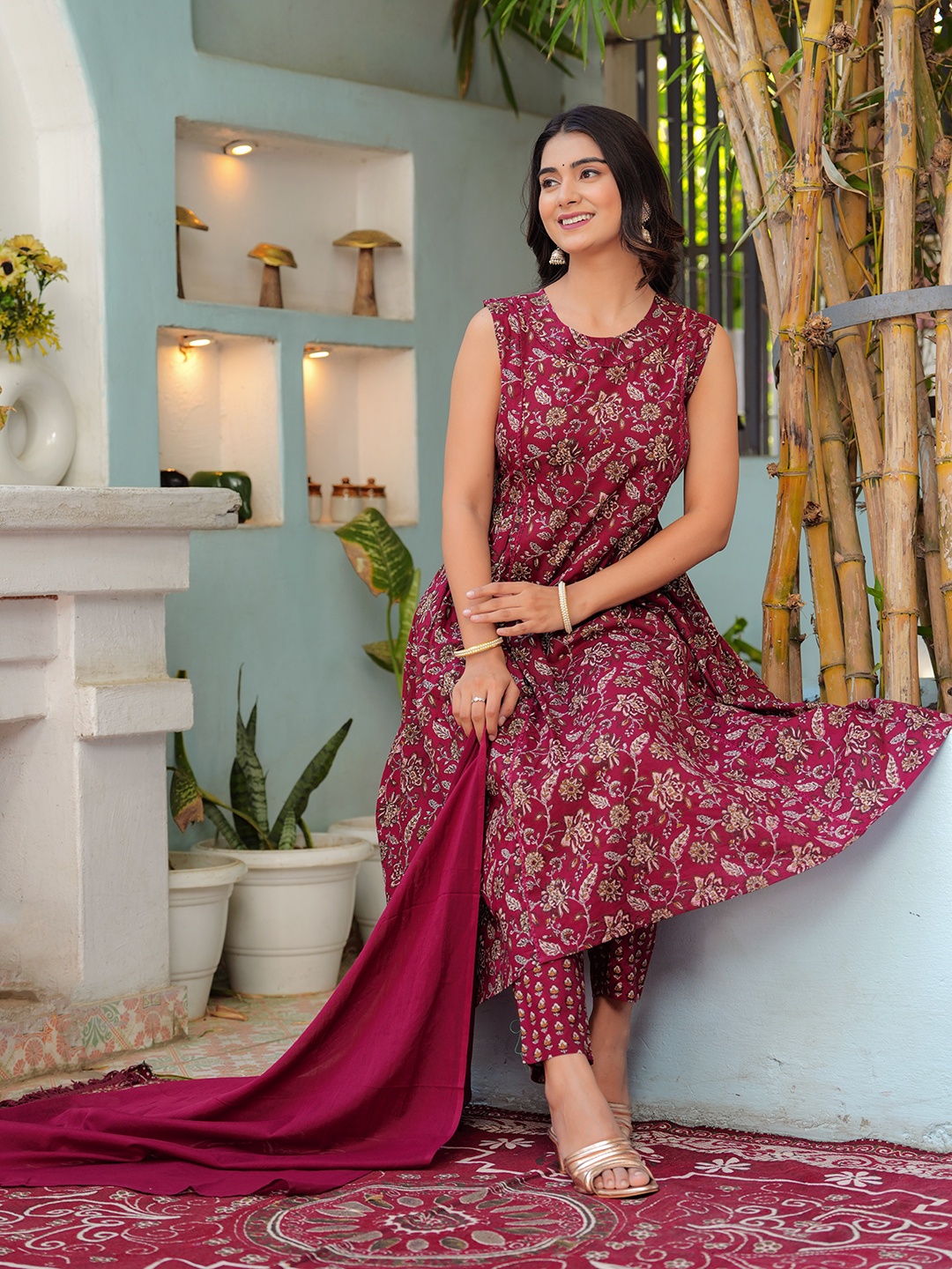 

KALINI Women Floral Printed Regular Pure Cotton Kurta with Harem Pants & With Dupatta, Maroon