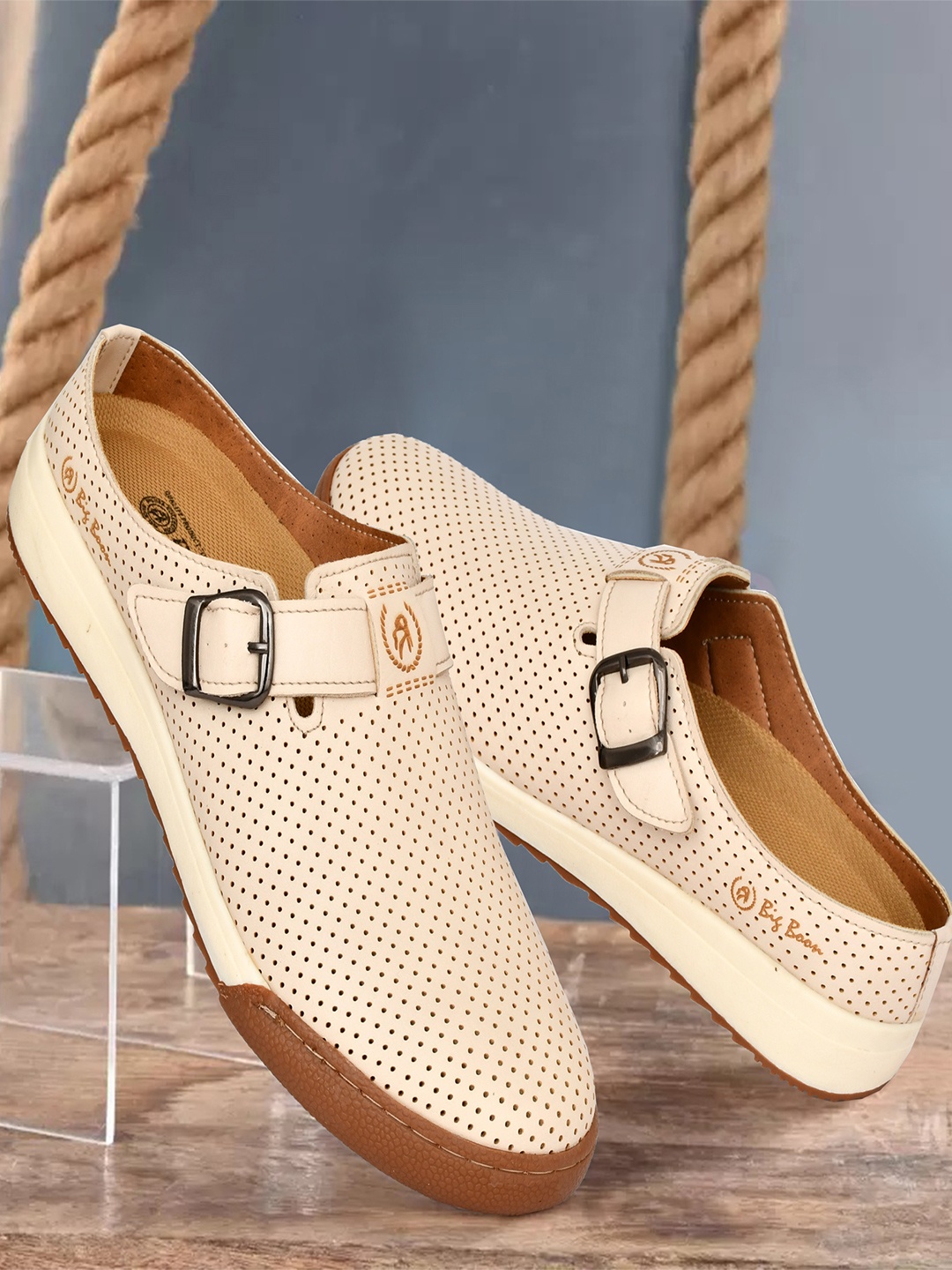 

Big Boon Men Printed Slip-On Sneakers, Off white