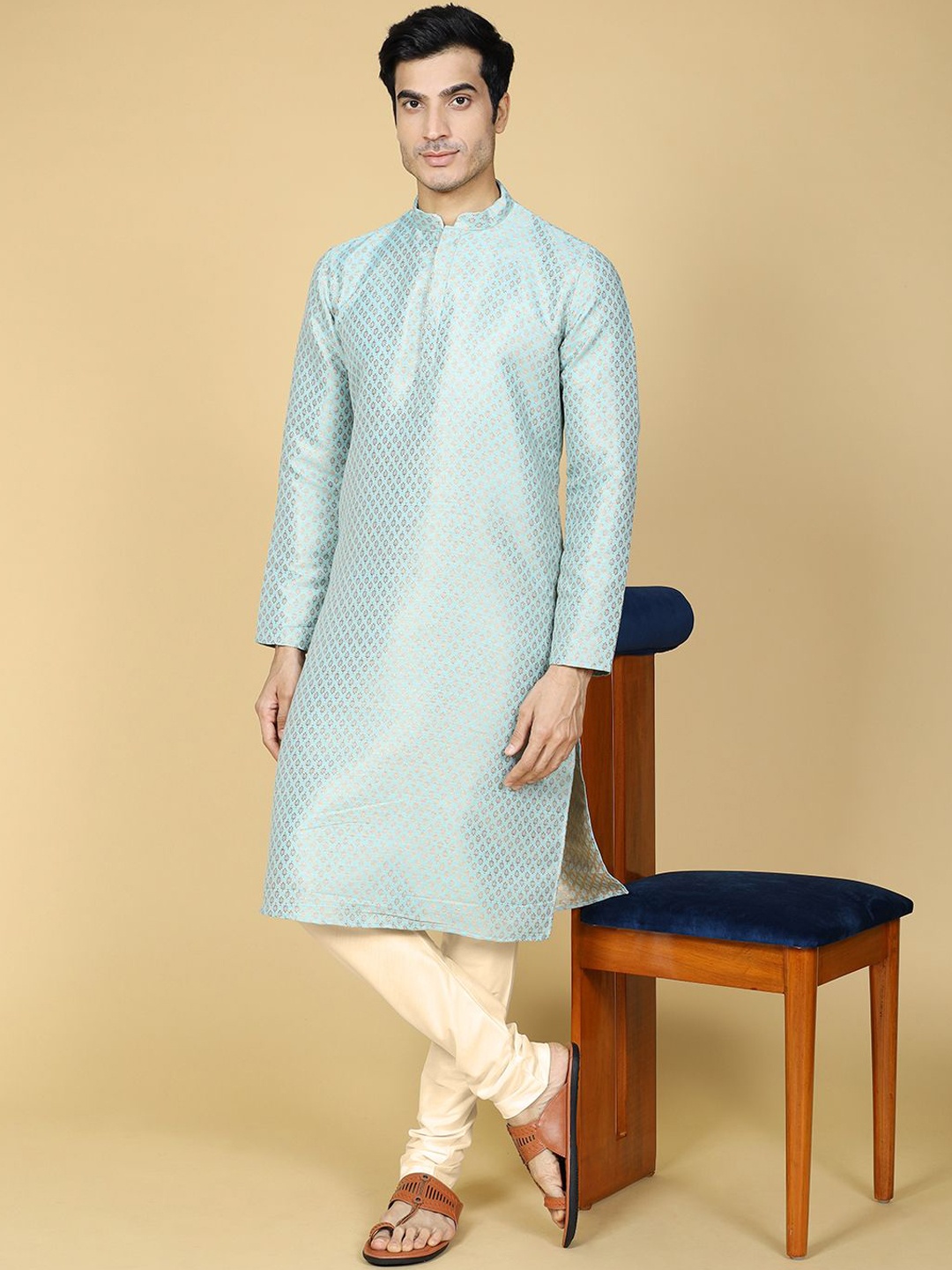 

NAMASKAR Men Floral Printed Regular Pure Cotton Kurta with Churidar, Blue