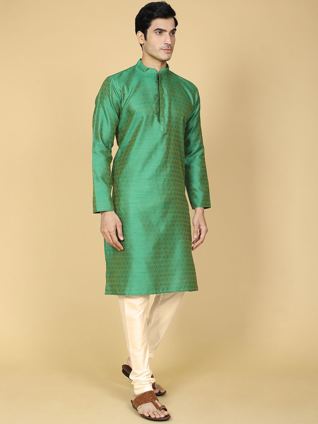 

NAMASKAR Men Floral Regular Pure Cotton Kurta with Churidar, Green