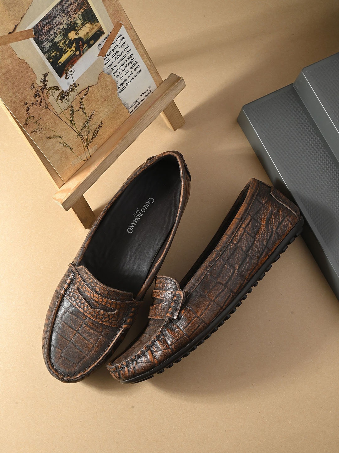 

CARLO ROMANO Women Textured Leather Boat Shoes, Brown
