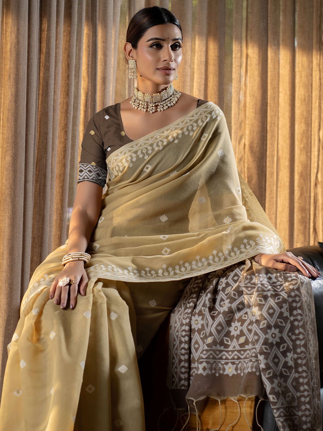 

HEER FASHION Ethnic Motifs Zari Jamdani Saree, Beige