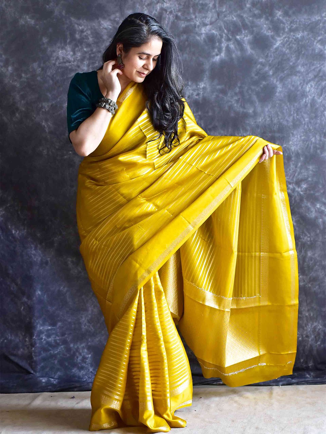 

Sundarii Woven Design Silk Blend Chanderi Saree, Mustard