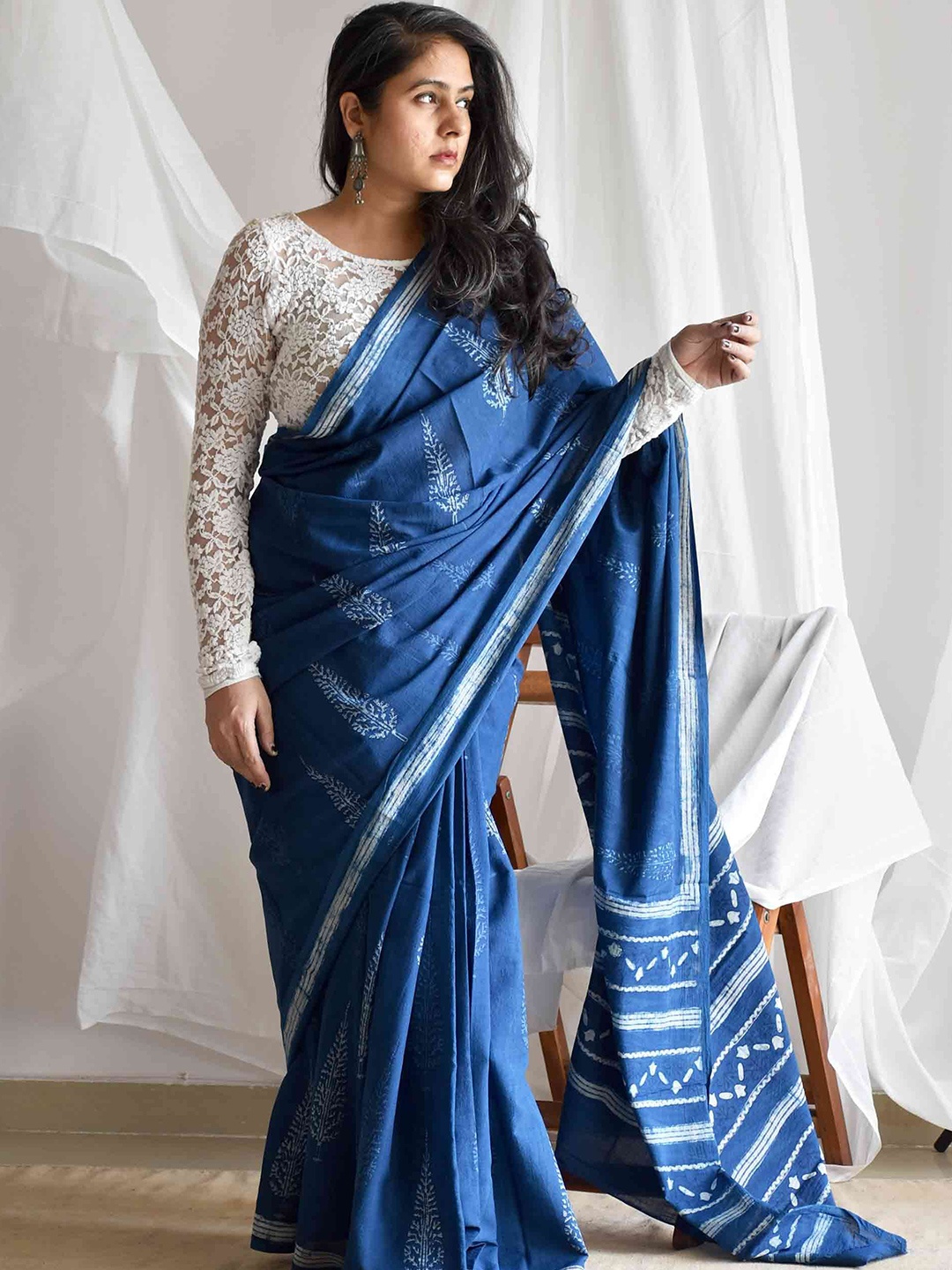 

Sundarii Woven Design Pure Cotton Dabu Saree, Blue