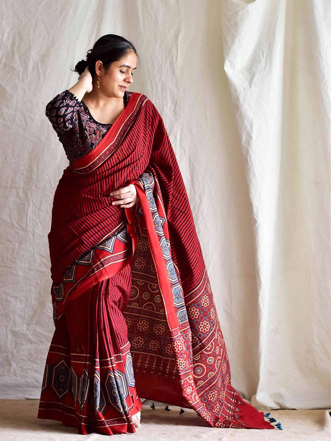 

Sundarii Striped Pure Cotton Block Print Saree, Maroon