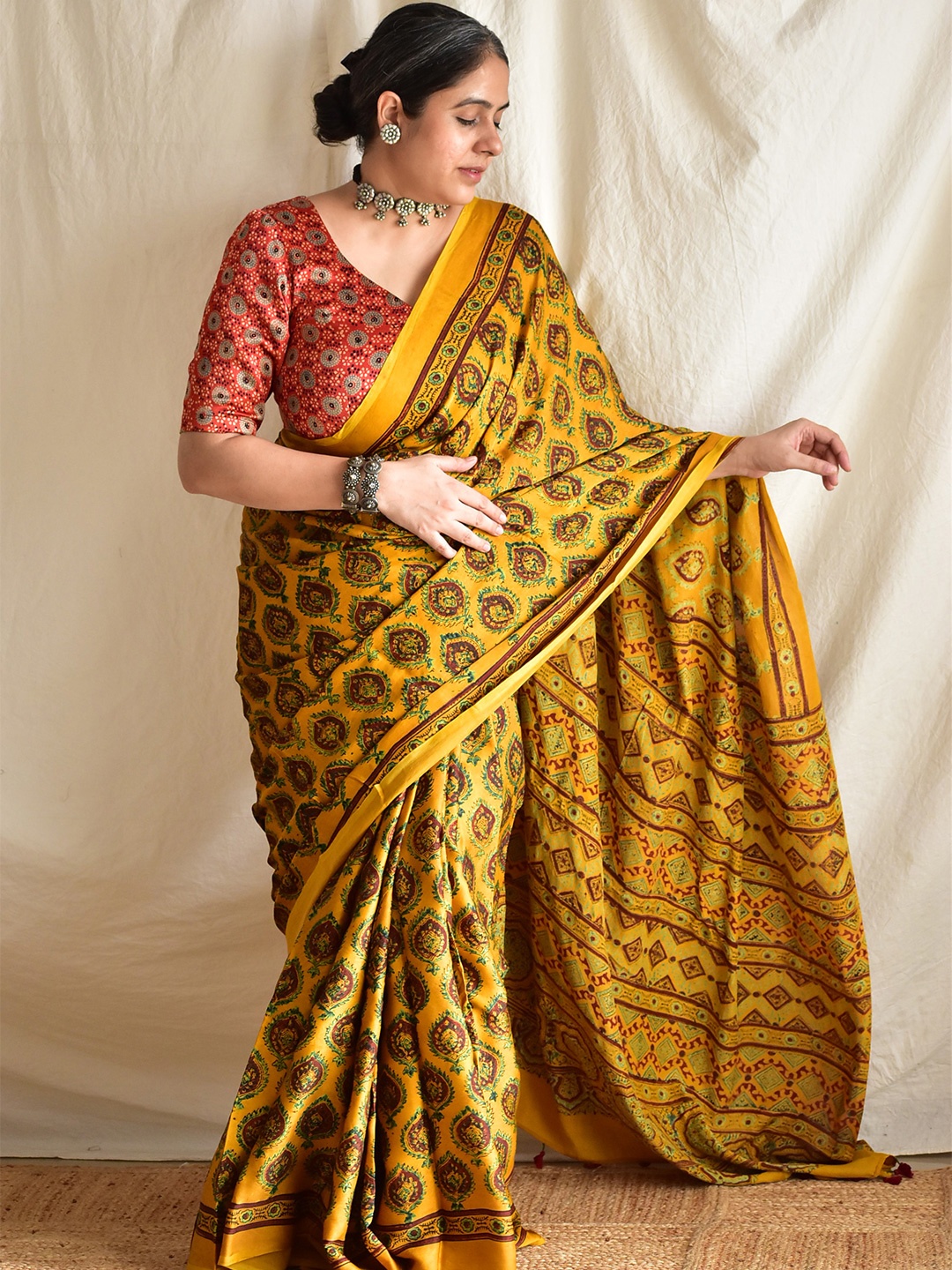 

Sundarii Ethnic Motifs Silk Blend Block Print Saree, Mustard