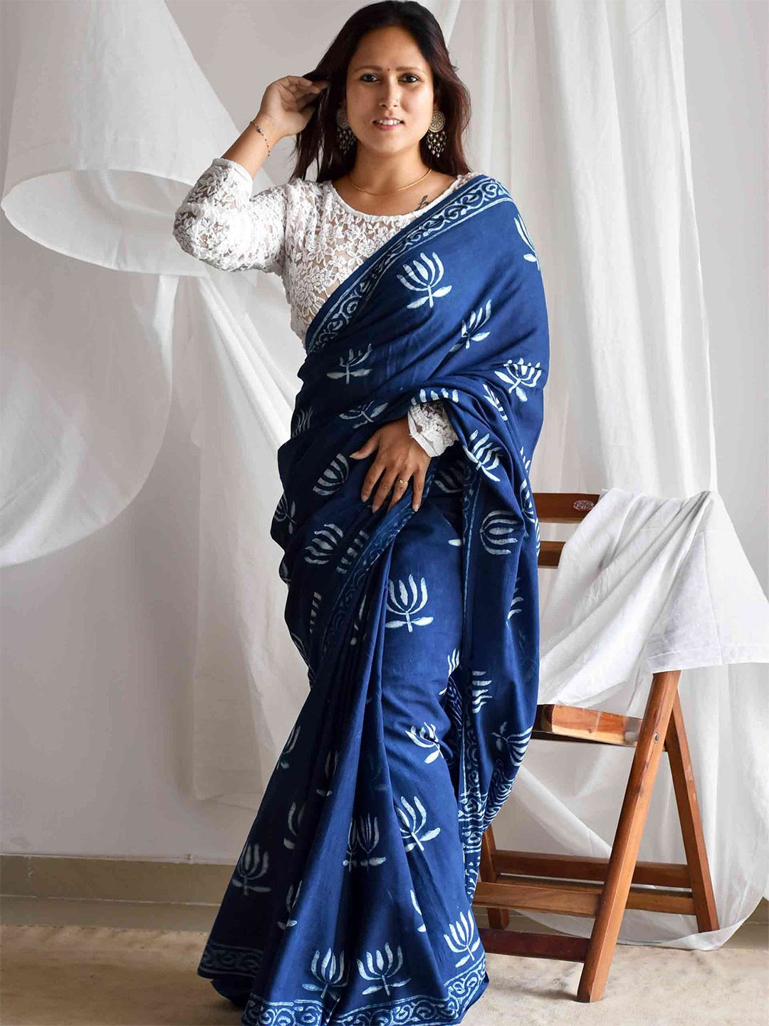 

Sundarii Floral Pure Cotton Dabu Saree, Blue