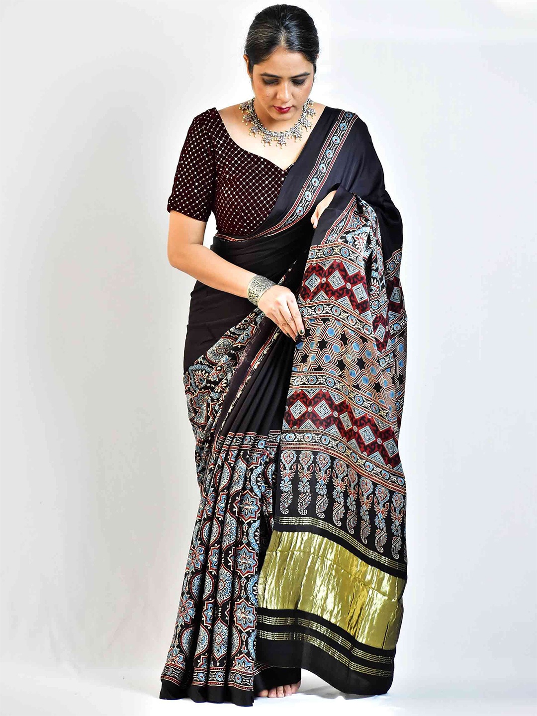 

Sundarii Ethnic Motifs Silk Blend Block Print Saree, Black