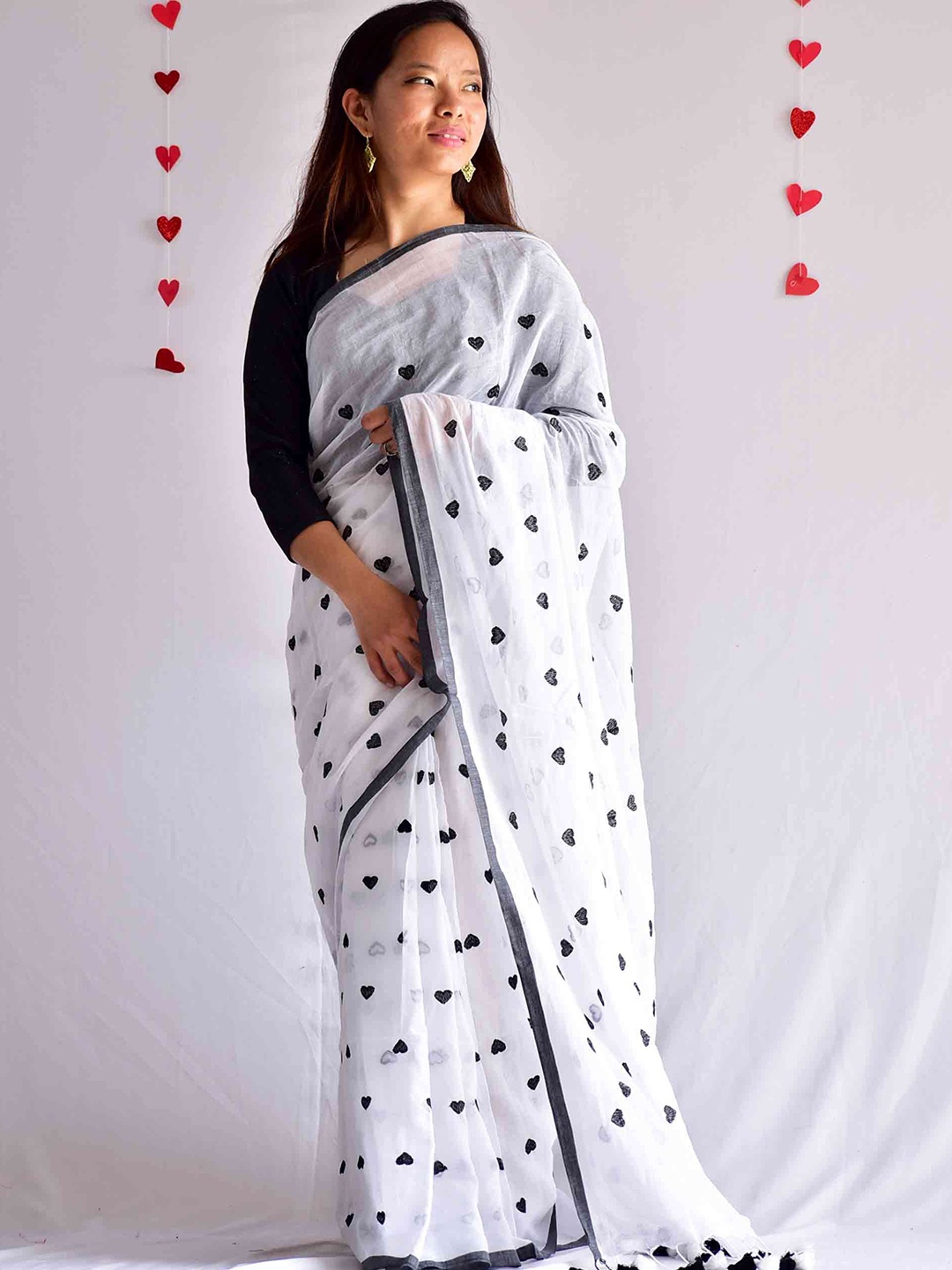 

Sundarii Embroidered Pure Cotton Saree, White