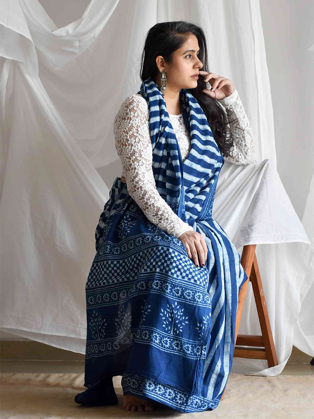 

Sundarii Striped Pure Cotton Dabu Saree, Blue