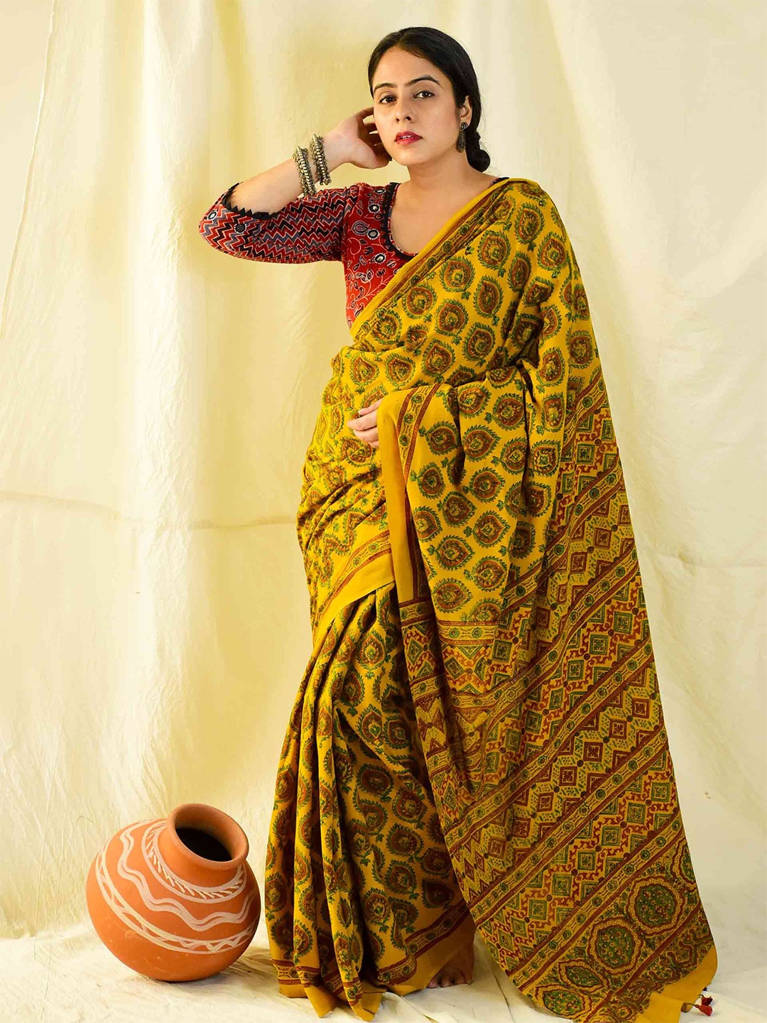 

Sundarii Ethnic Motifs Pure Cotton Block Print Saree, Mustard