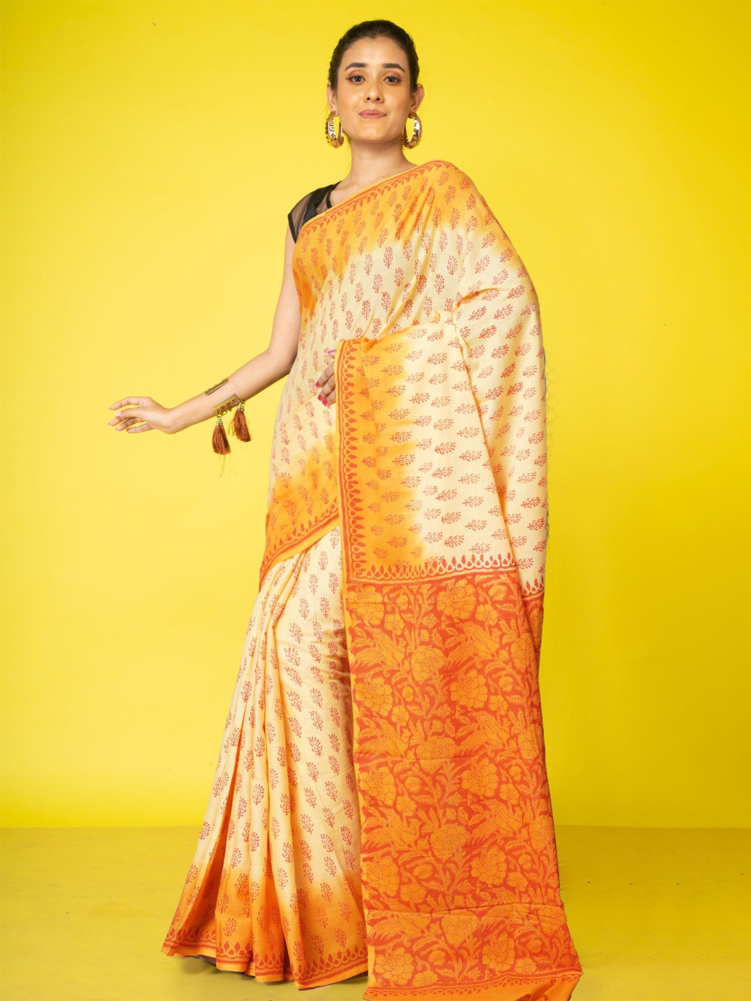 

Unnati Silks Ethnic Motifs Pure Cotton Handloom Block Print Saree, Yellow