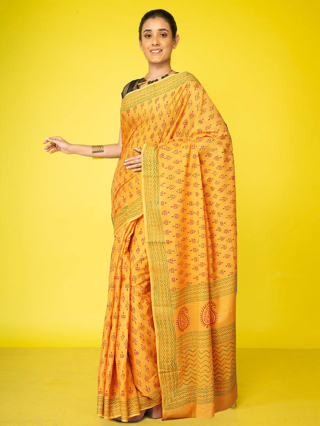 

Unnati Silks Ethnic Motifs Pure Cotton Handloom Block Print Saree, Yellow