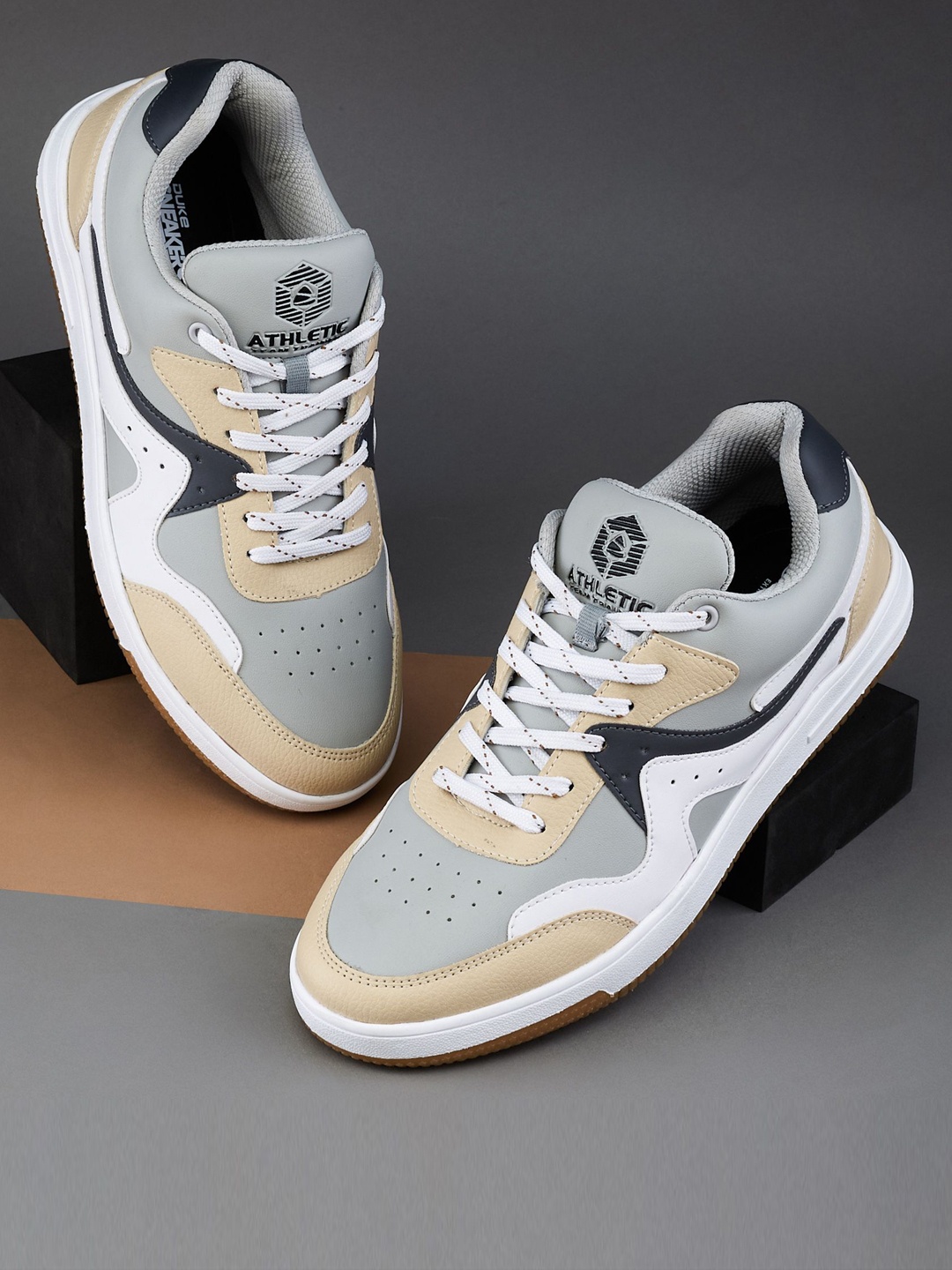 

Duke Men Colourblocked Sneakers, Beige