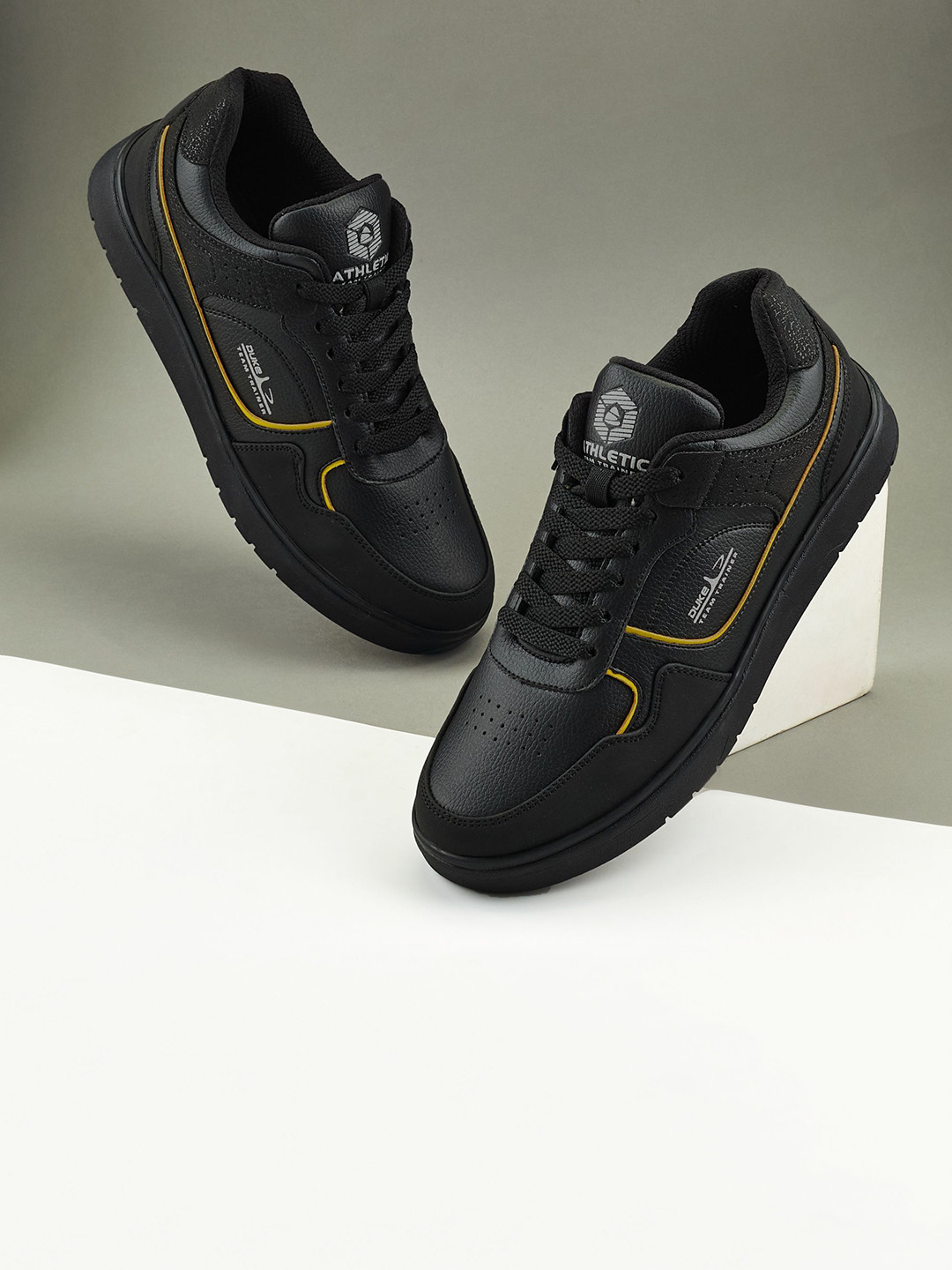 

Duke Men Textured Sneakers, Black