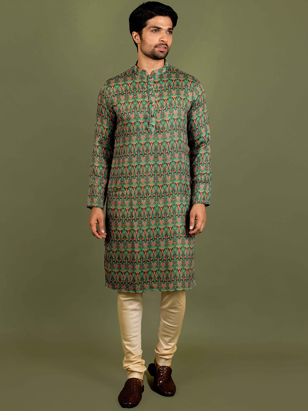 

Anouk Men Geometric Embroidered Sequinned Kurta, Green