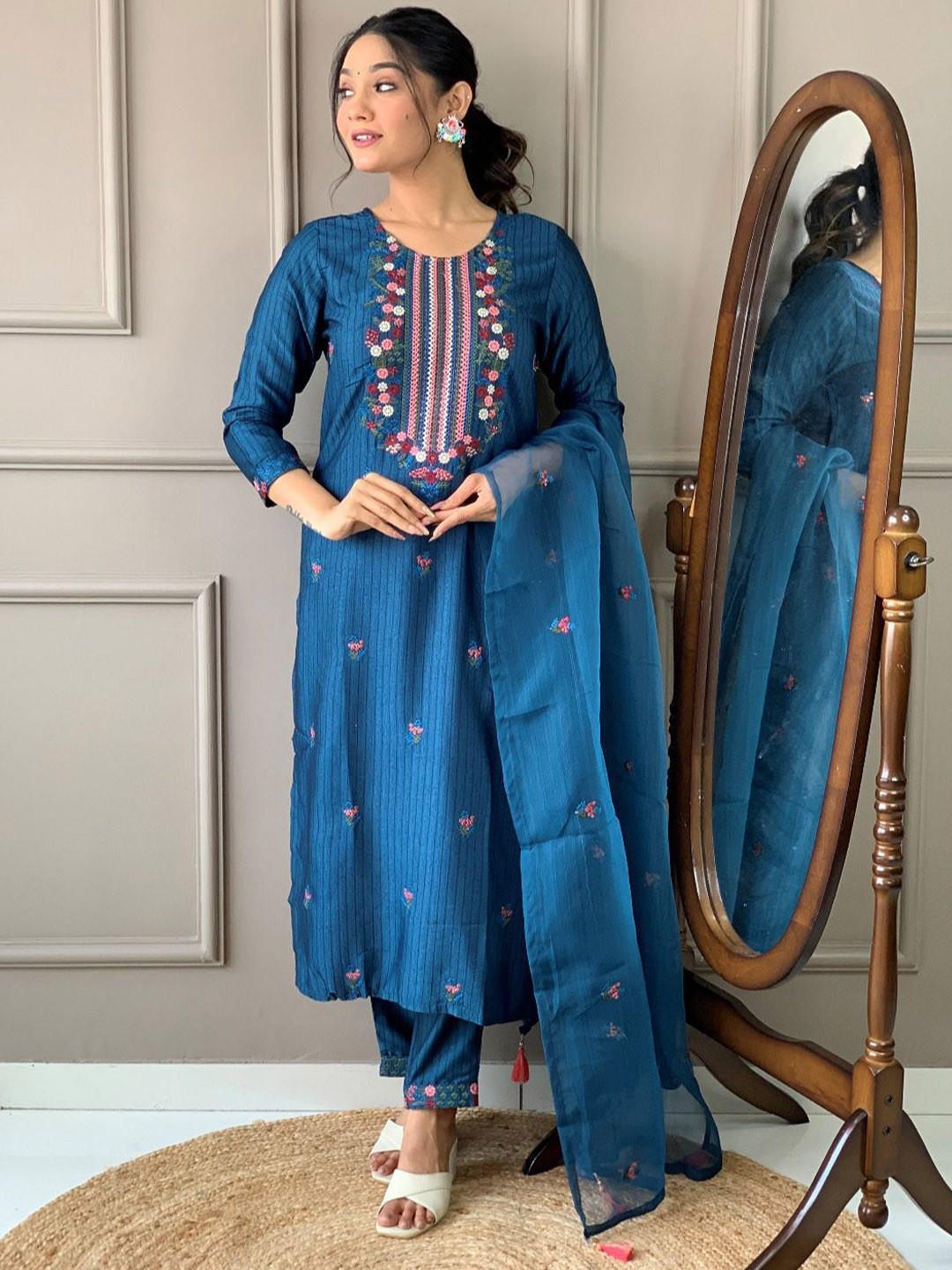 

KALINI Women Kurta Sets, Blue