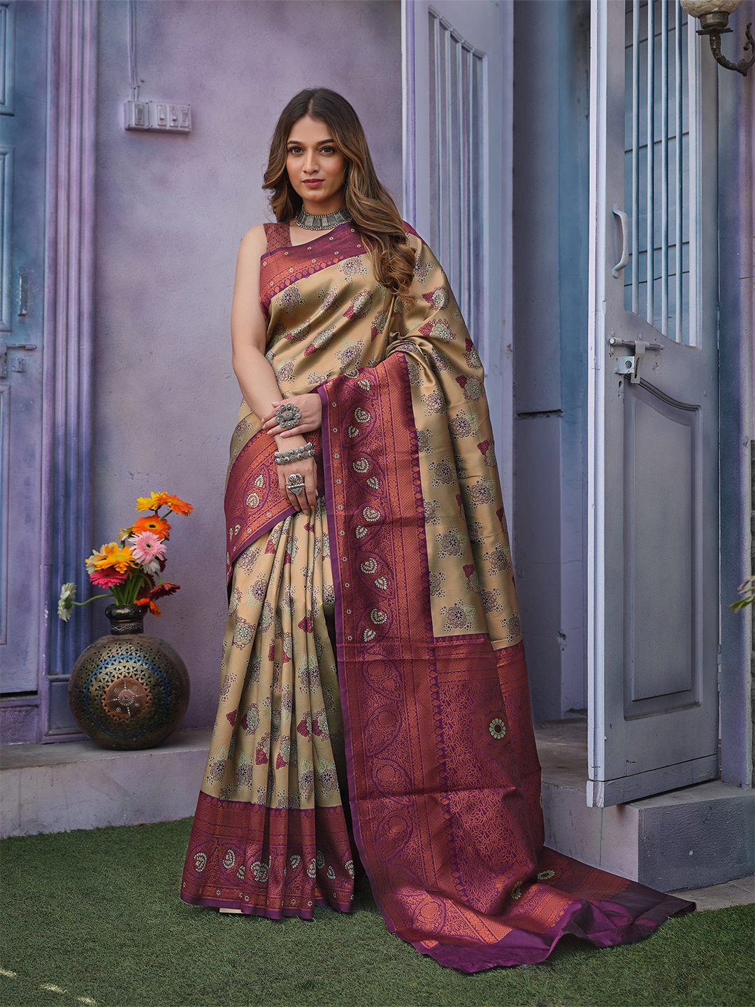 

Taslar Woven Design Zari Silk Cotton Banarasi Saree, Beige