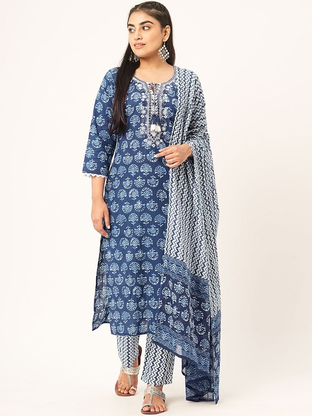 

ODETTE Women Floral Printed Regular Thread Work Kurta with Trousers & With Dupatta, Navy blue