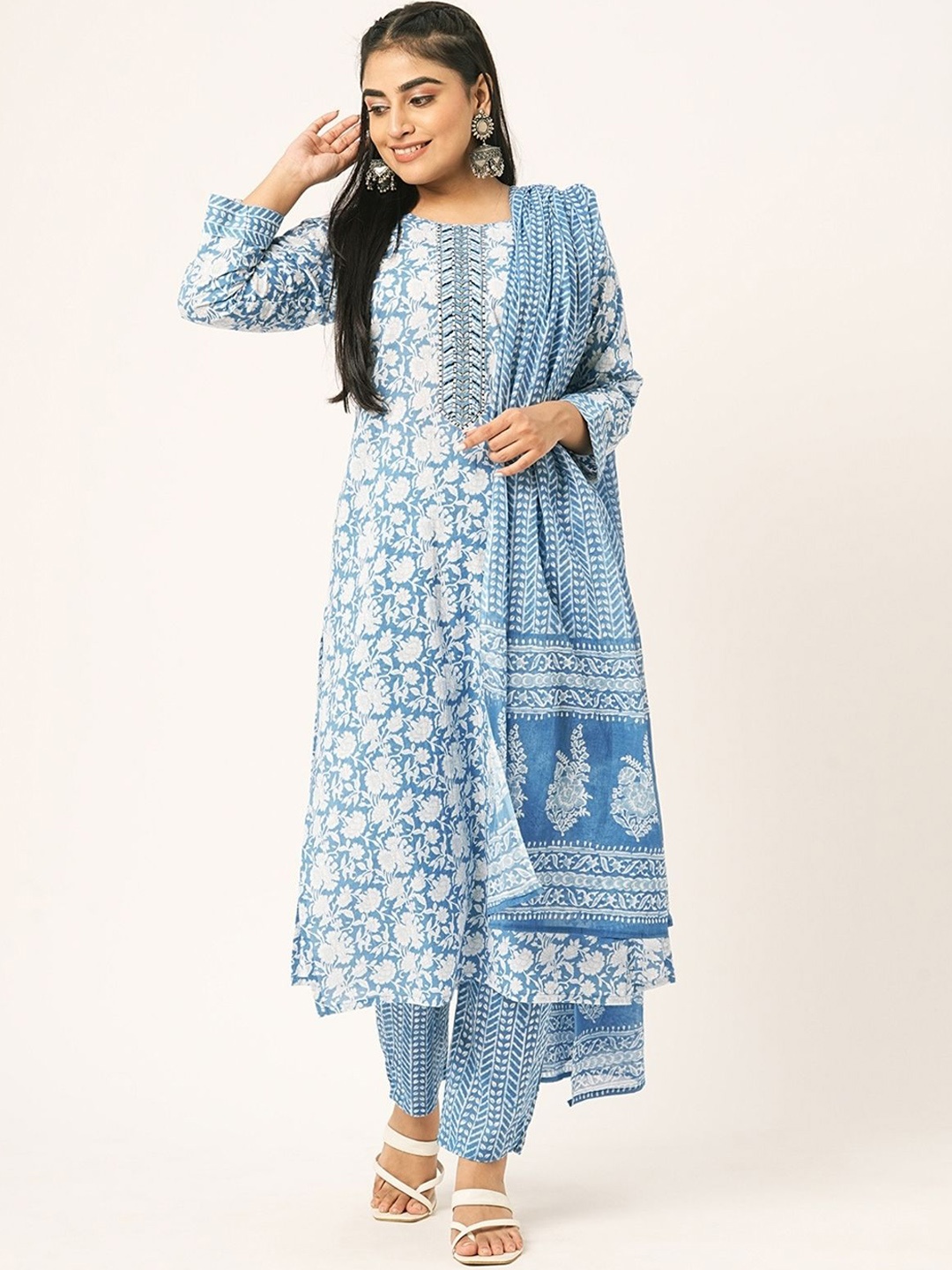

ODETTE Women Floral Printed Regular Kurta with Trousers & With Dupatta, Blue