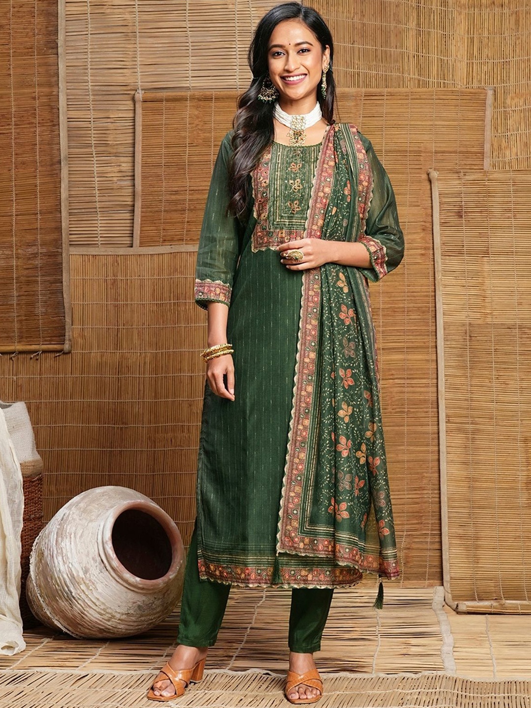 

ODETTE Women Floral Printed Regular Chanderi Silk Kurta with Trousers & With Dupatta, Green