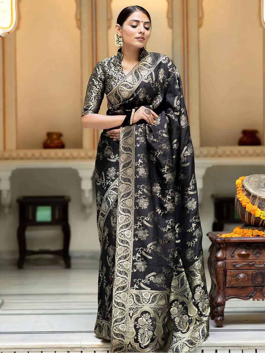 

BerMondsey Woven Design Zari Silk Blend Banarasi Saree, Black