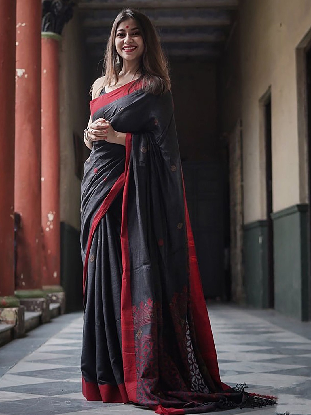 

BerMondsey Woven Design Silk Cotton Banarasi Saree, Black