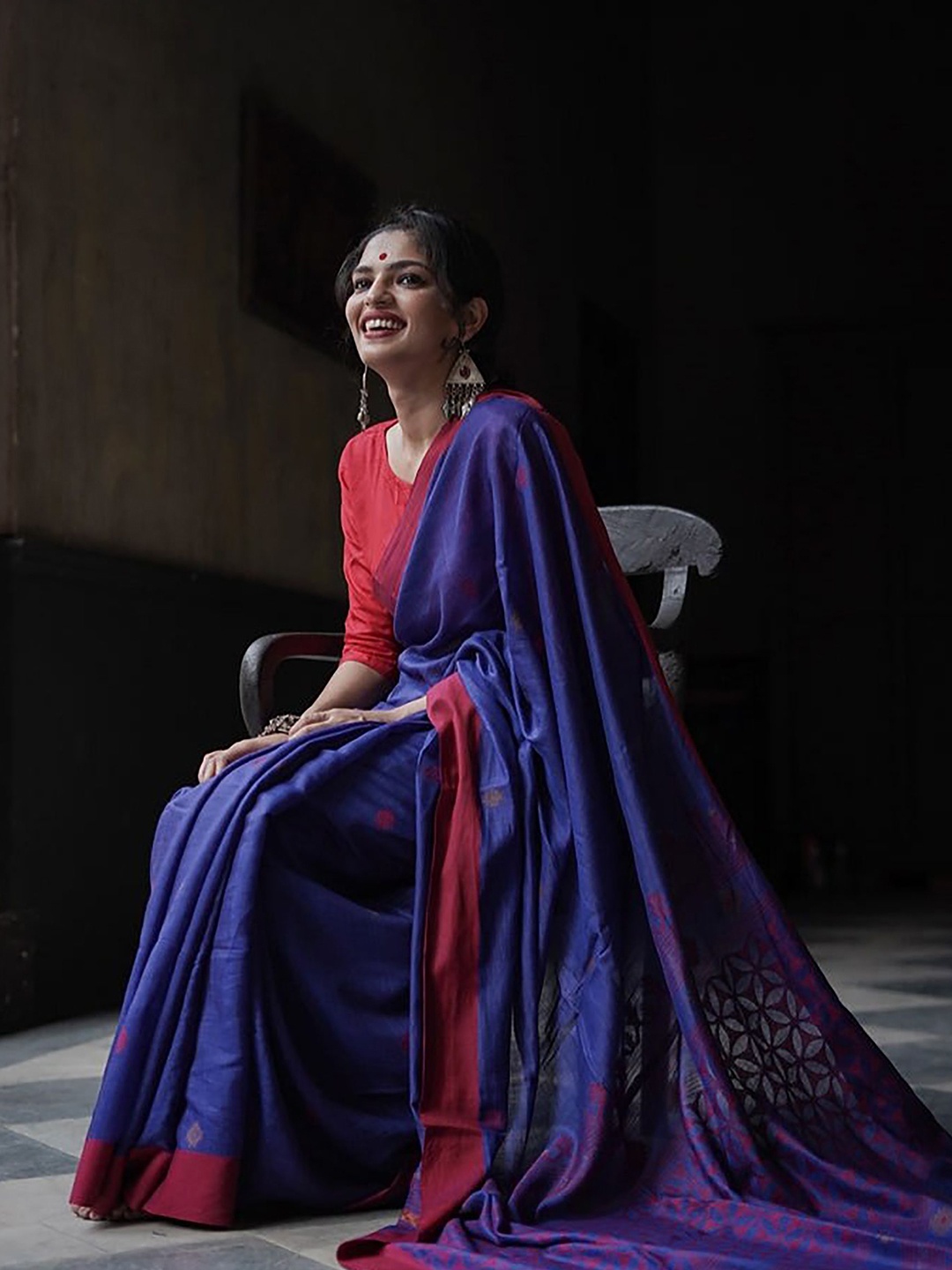 

BerMondsey Woven Design Silk Cotton Banarasi Saree, Blue