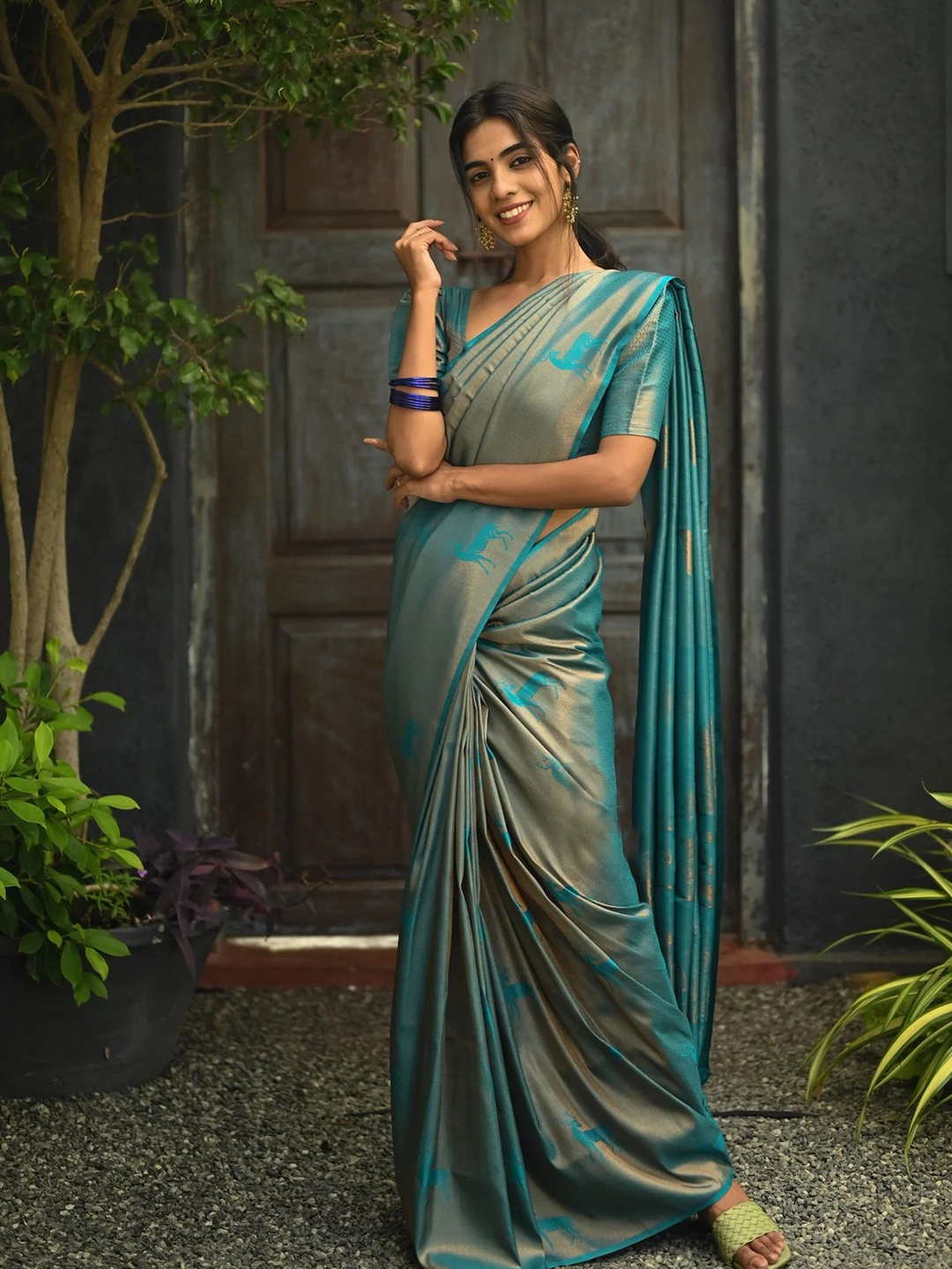 

BerMondsey Woven Design Zari Silk Blend Banarasi Saree, Teal