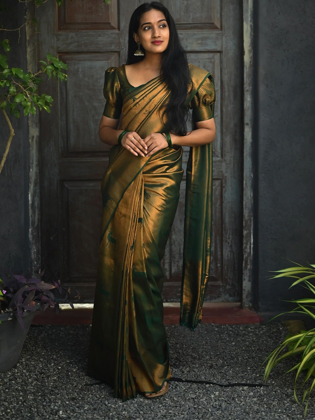 

BerMondsey Woven Design Zari Silk Blend Banarasi Saree, Green