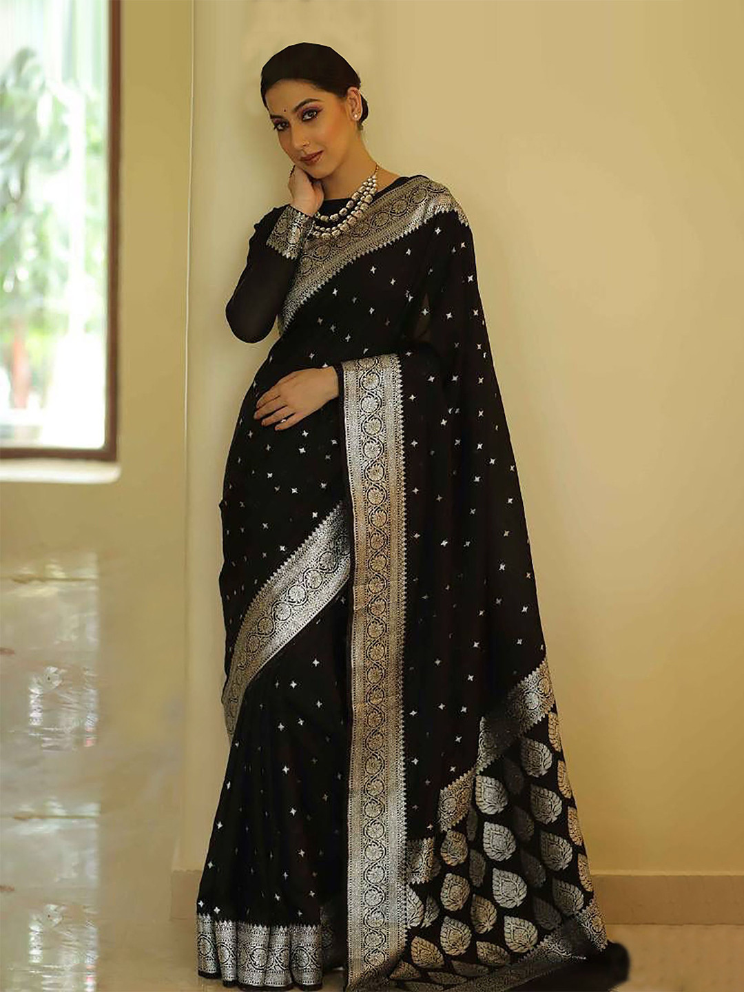 

BerMondsey Ethnic Motifs Zari Silk Cotton Banarasi Saree, Black