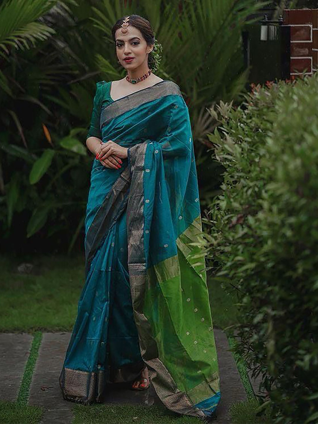 

BerMondsey Woven Design Zari Silk Cotton Banarasi Saree, Green