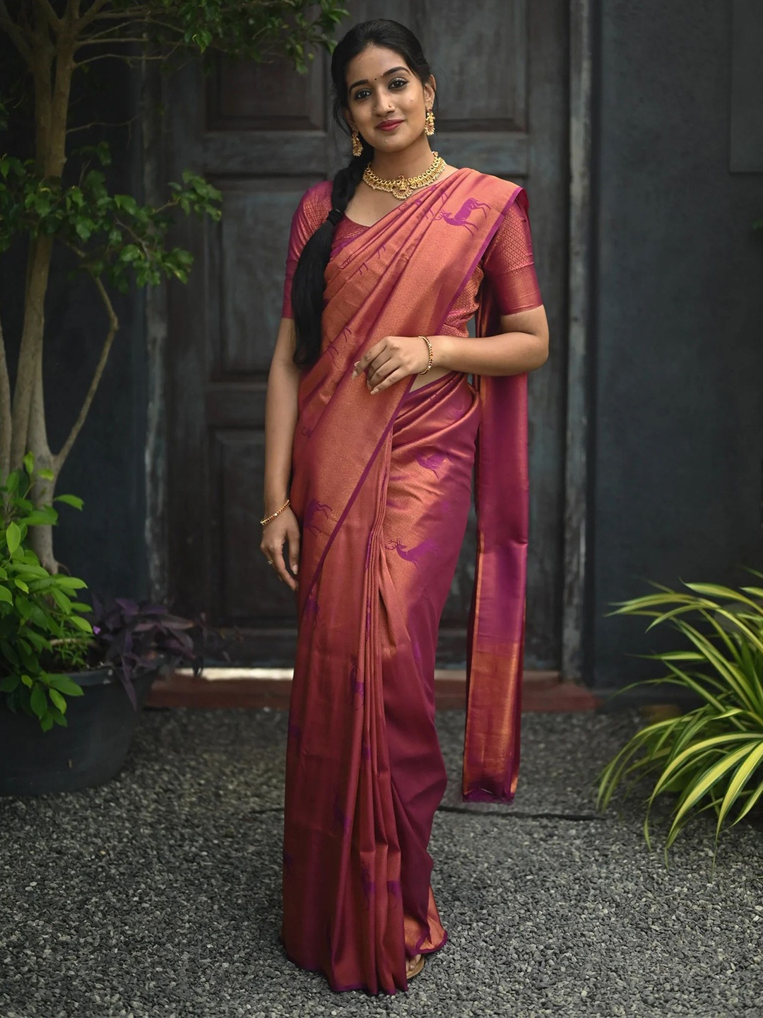 

BerMondsey Woven Design Zari Silk Blend Banarasi Saree, Red