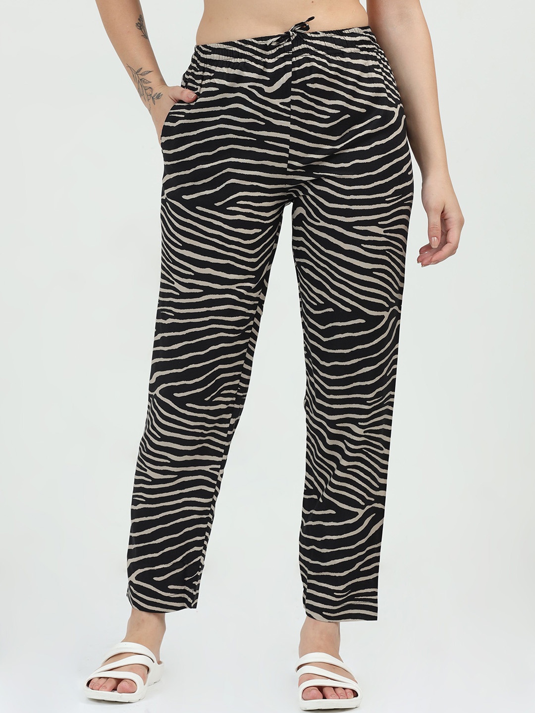 

Bottums Relaxed-Fit Straight-Leg Lounge Pants, Black