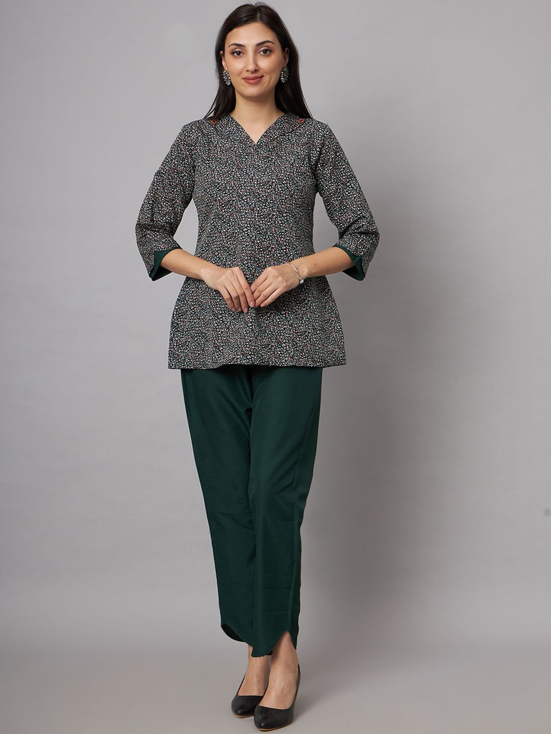 

SHRIMAY Women Printed Night suit, Green