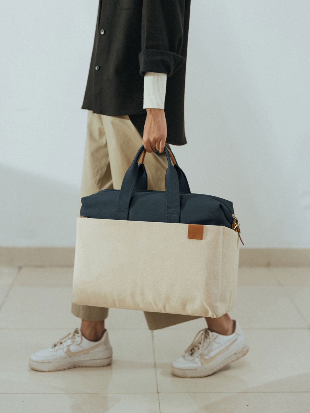 

DailyObjects Oversized Structured Handheld Bag with Fringed, Blue
