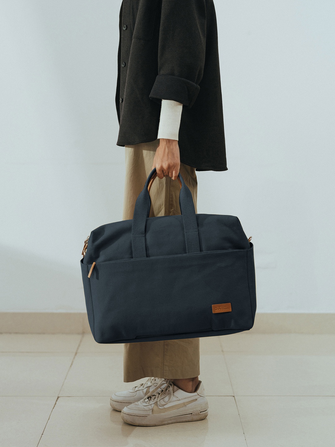 

DailyObjects Oversized Bowling Handheld Bag with Applique, Blue