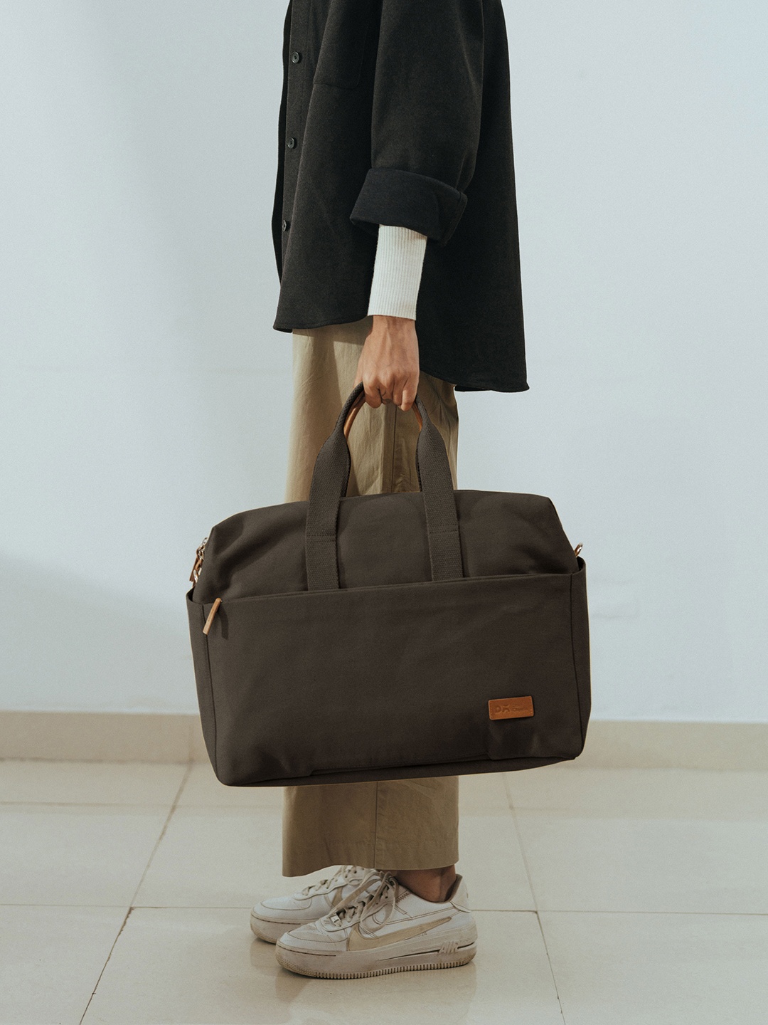 

DailyObjects Oversized Structured Handheld Bag with Applique, Brown