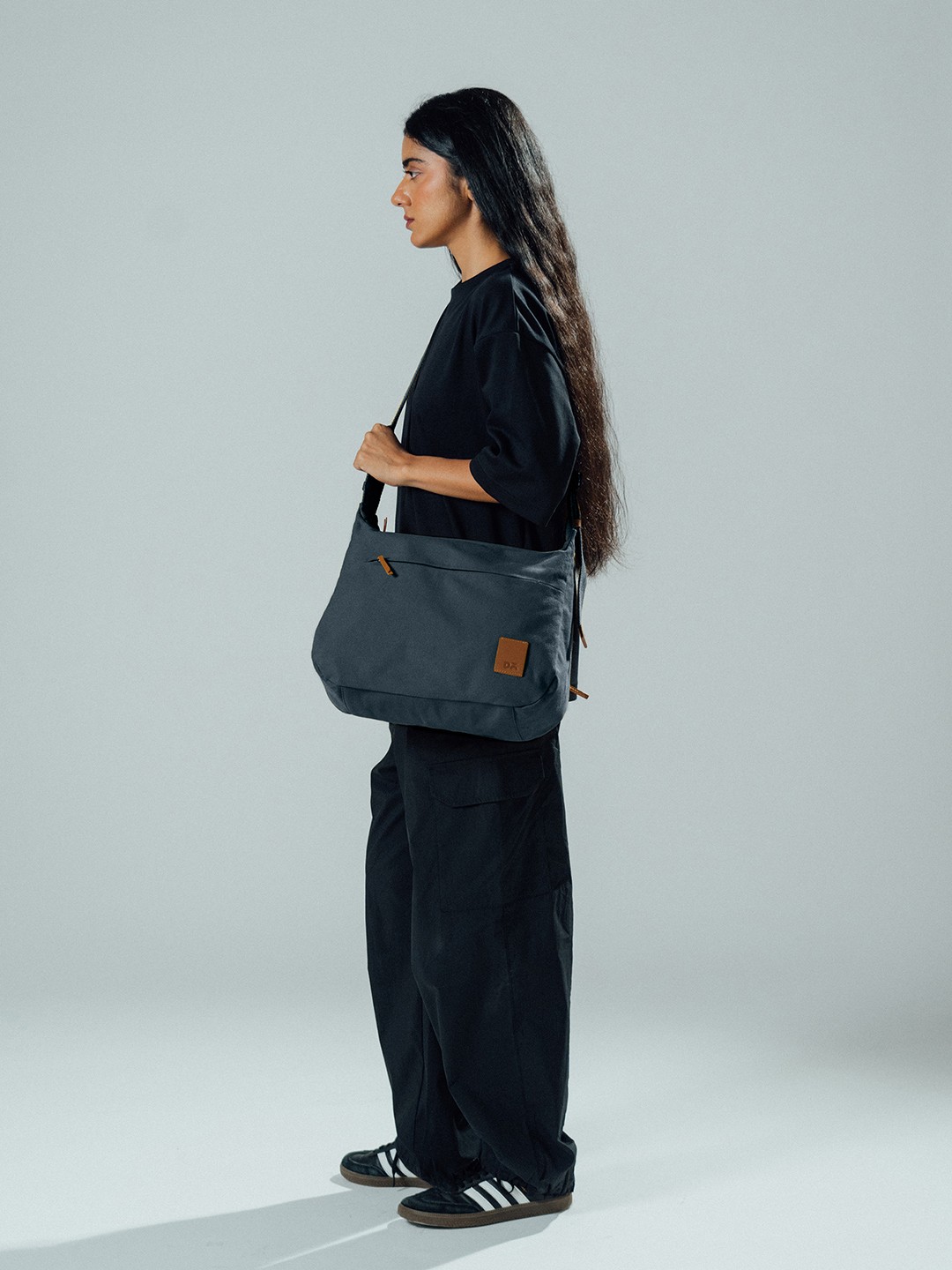 

DailyObjects Oversized Bowling Shoulder Bag, Blue