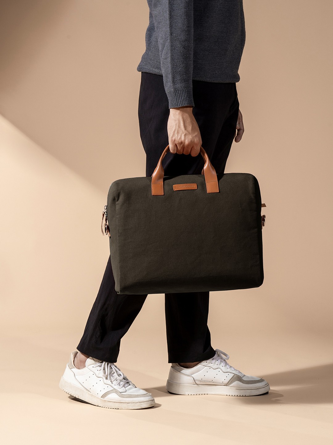 

DailyObjects Oversized Bowling Handheld Bag, Brown