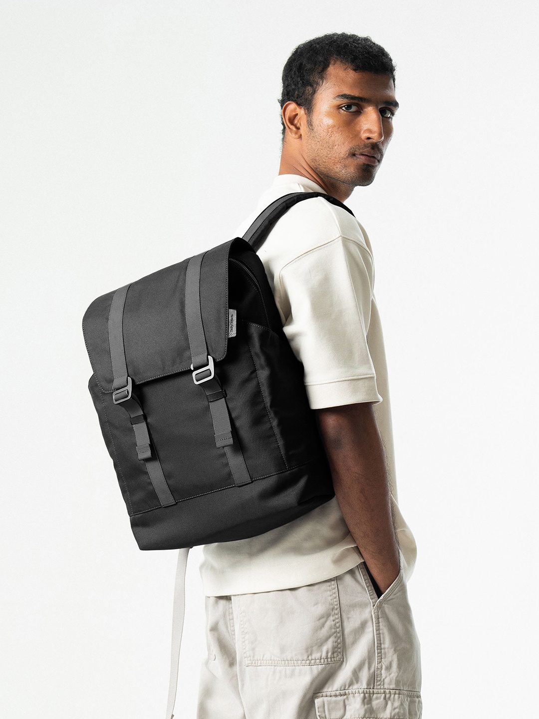 

DailyObjects Oversized Structured Shoulder Bag, Black