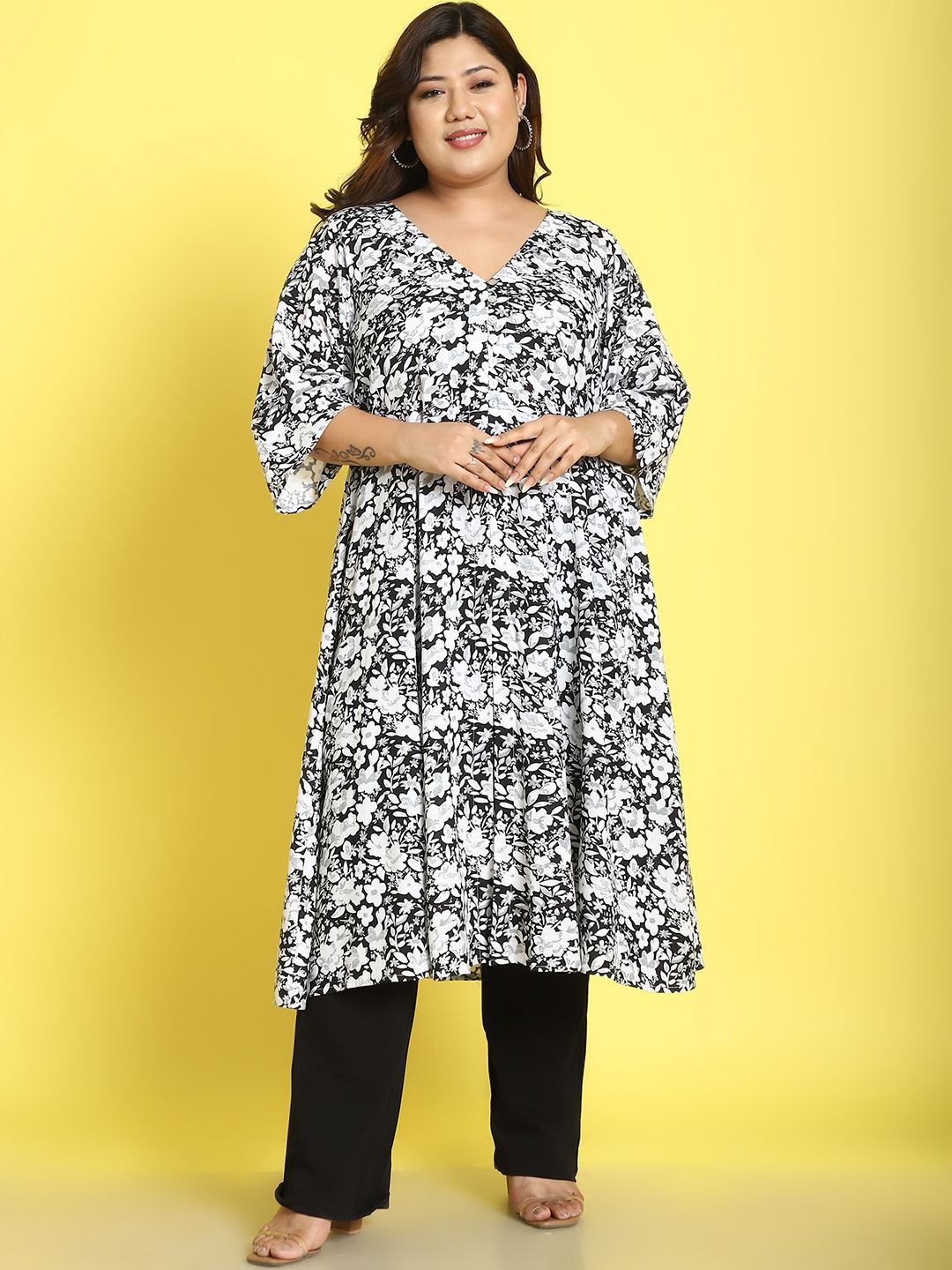 

theRebelinme Floral Printed V-Neck Front Slit Anarkali Kurta, Black
