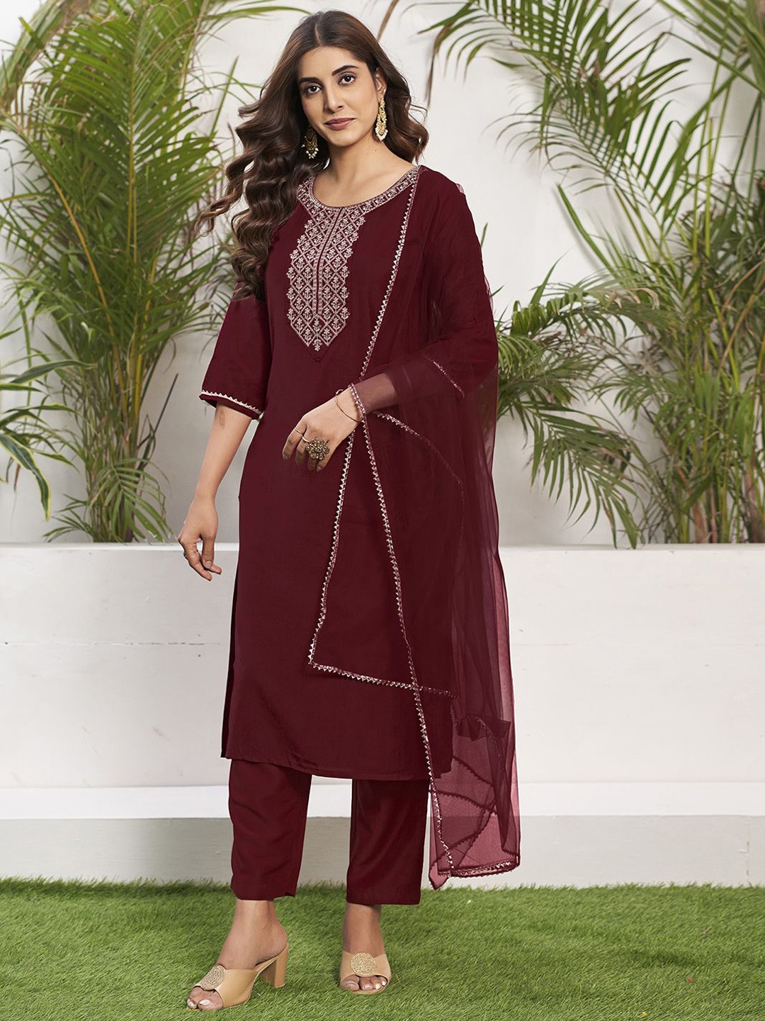 

KALINI Floral Yoke Design Regular Sequinned Straight Kurta With Trousers & Dupatta, Maroon