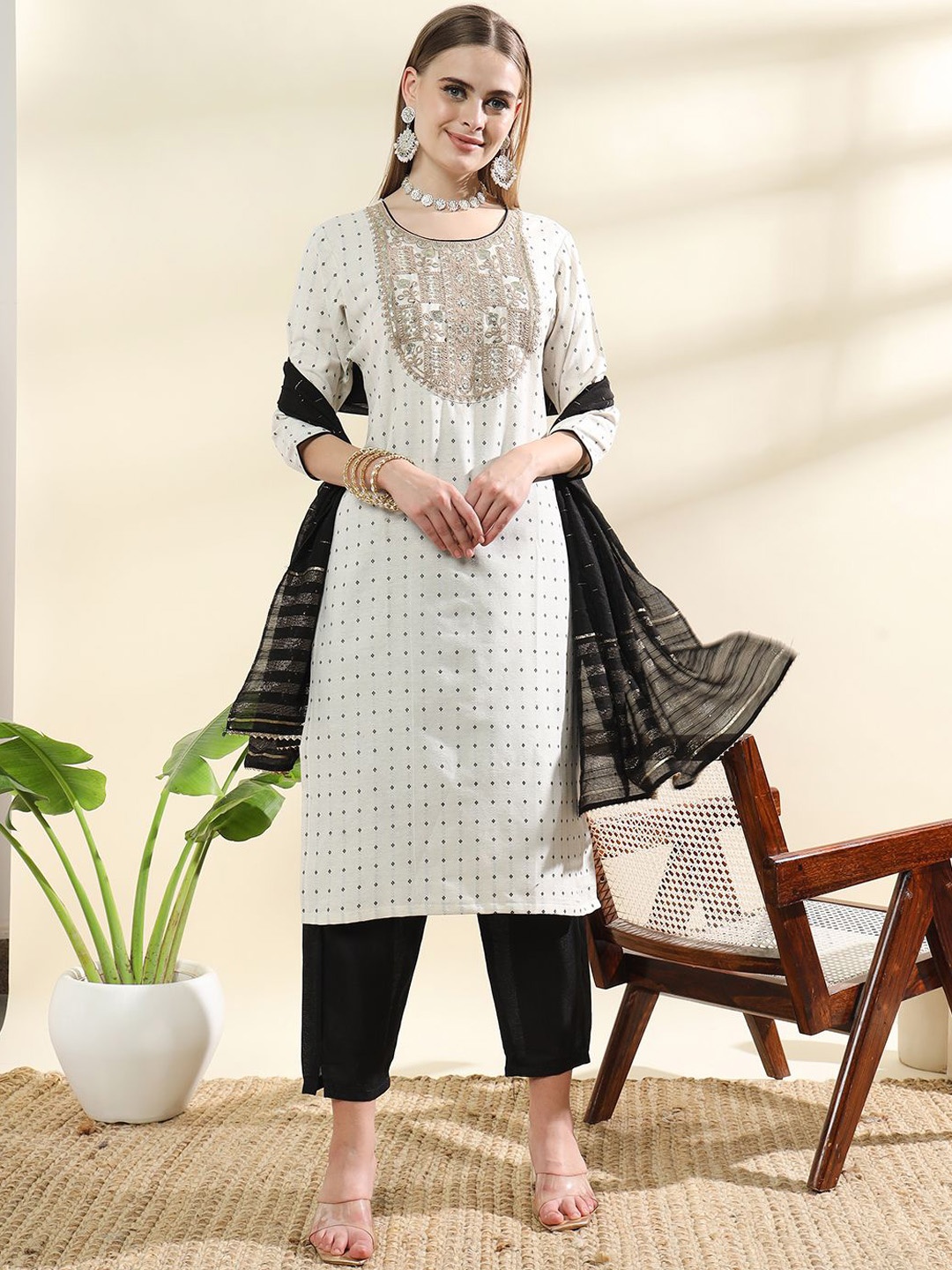 

MORLY Floral Printed Thread Work Straight Kurta With Trousers & Dupatta, Black