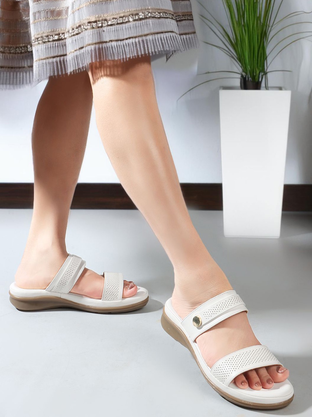 

Carlton London Colourblocked Open Toe Wedged Heels, White