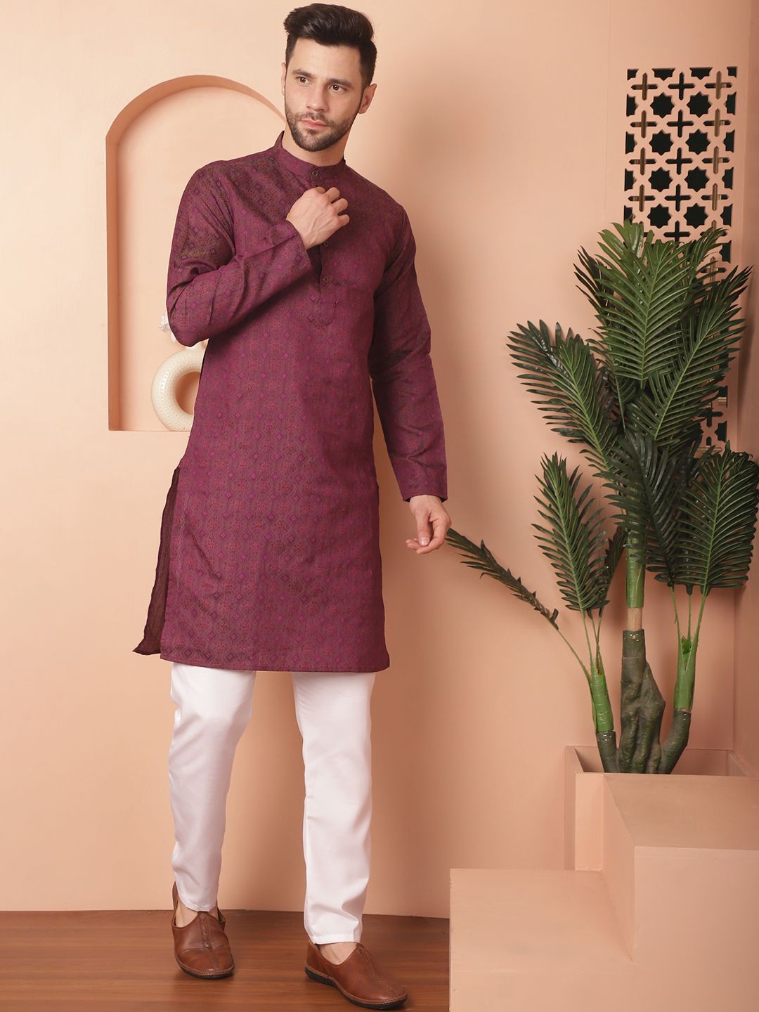 

Jompers Ethnic Motifs Regular Straight Kurta with Pyjamas, Purple