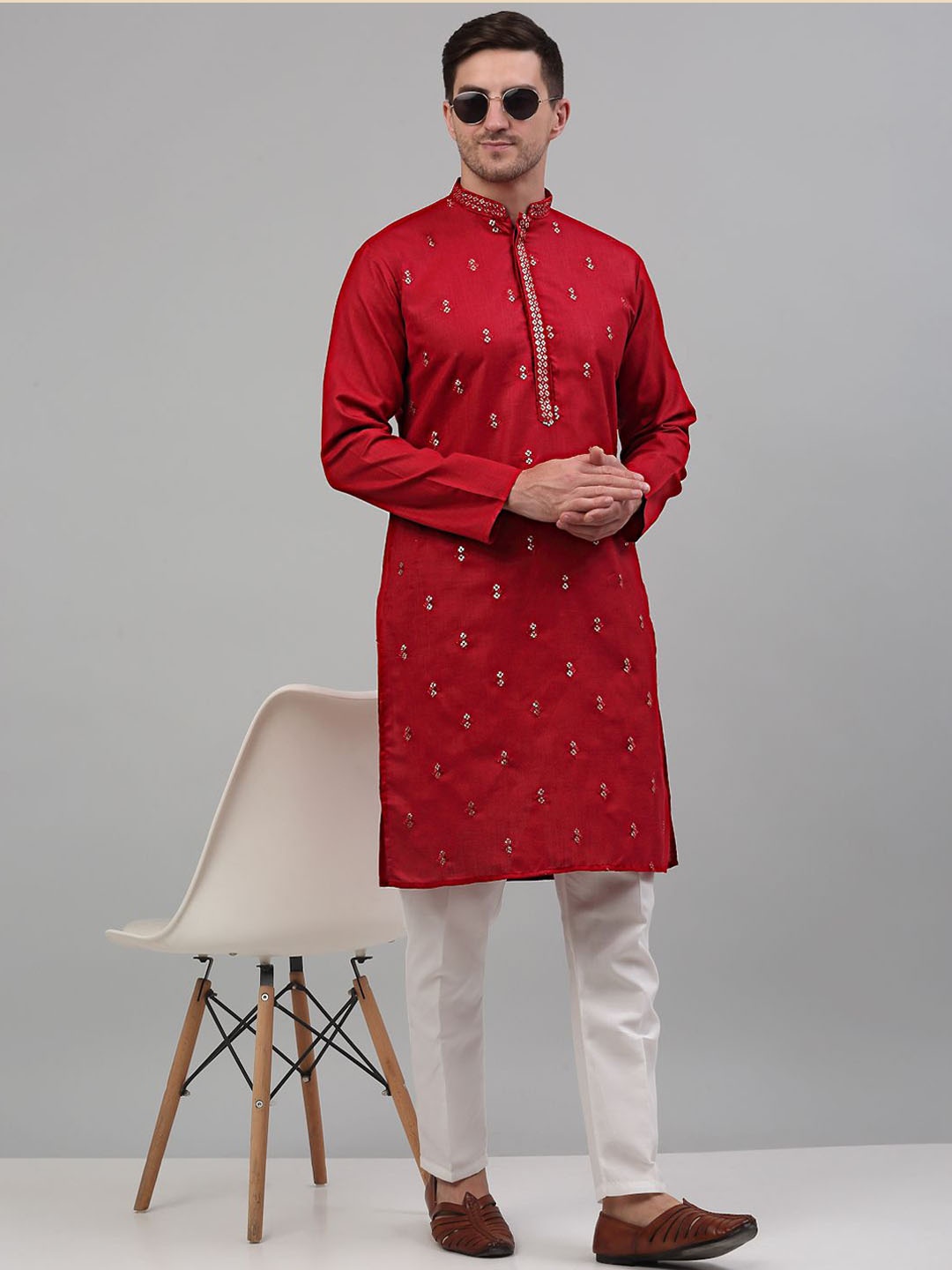 

Jompers Ethnic Motifs Embroidered Mandarin Collar Pure Cotton Straight Kurta & Trousers, Maroon
