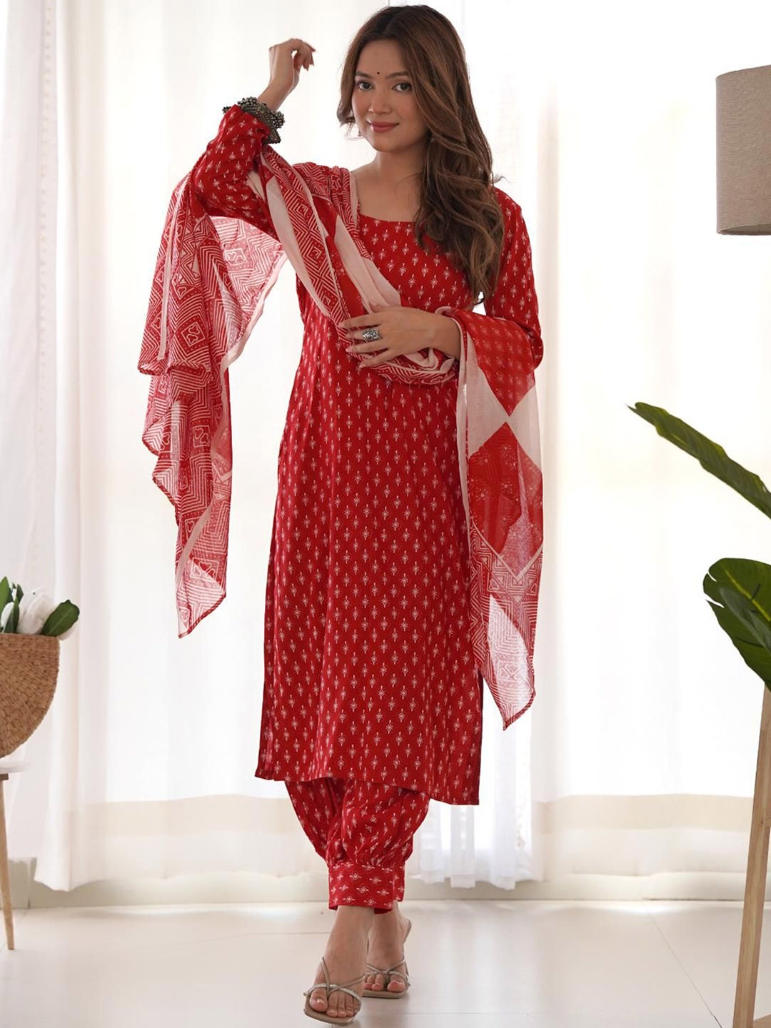 

Rangpur Floral Printed Regular Pure Cotton Straight Kurta with Salwar & With Dupatta, Red