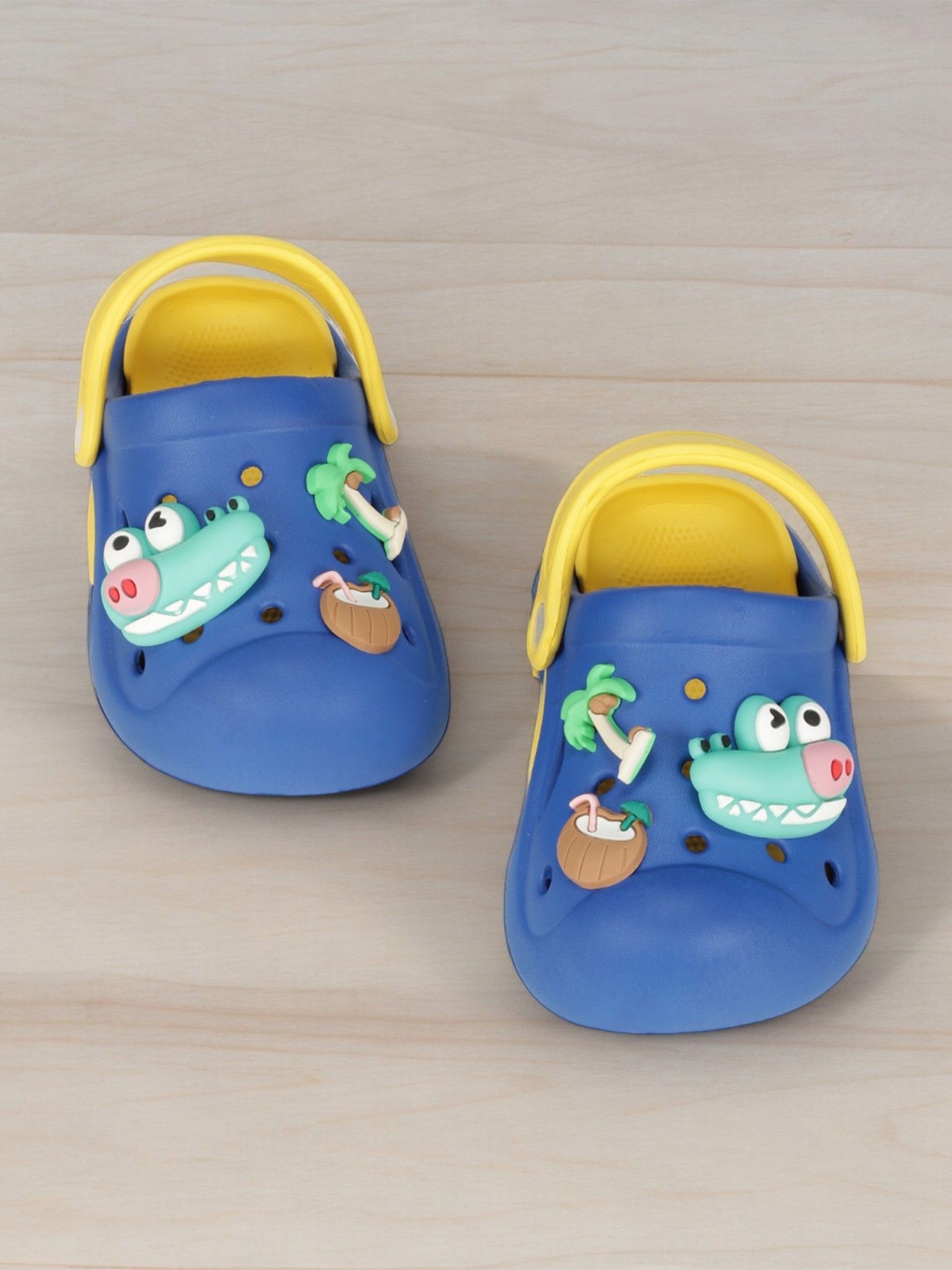 

Lil Lollipop Kids Alligator Applique Anti-Slip Clogs, Blue